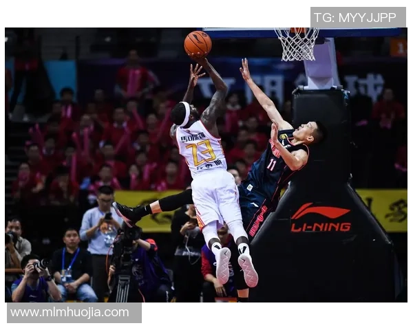 CBA激战广东东莞大益对决浙江稠州争夺季后赛席位的精彩对抗